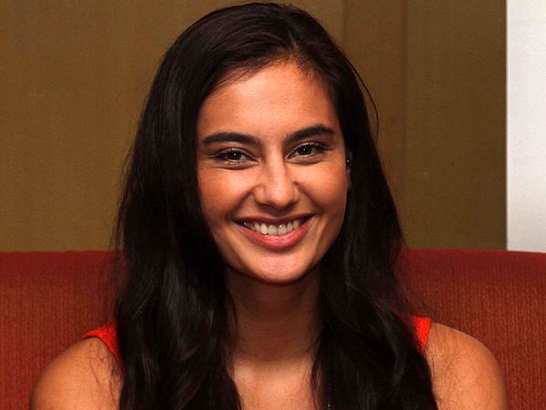 Marissa Nasution Melempar Senyum