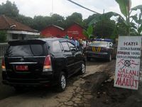 Warga Hadang Mobil Bupati Banyuwangi