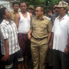 Protes Jalan Rusak, Warga Hadang Mobil Rombongan Bupati Banyuwangi