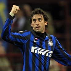 Milito Ingin Terus dan Menang Bersama Inter