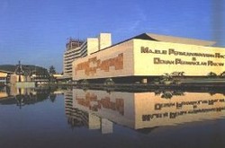 Ada Pola Tidak Masuk Akal di Proyek-proyek DPR