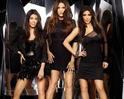 Khloe Bukan Adik Kandung Kim Kardashian