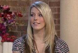 Perempuan dengan Tubuh Luar Biasa, Punya 2 Kemaluan & 2 Rahim