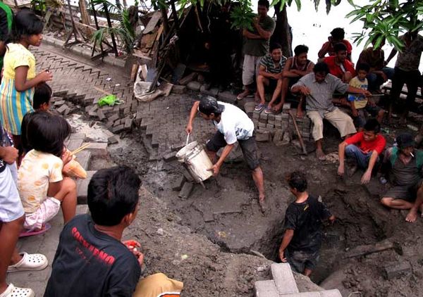 Pertamina Periksa Tanah Ambles di Lasem