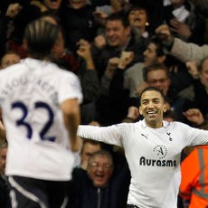 Tekuk Everton, Spurs Tempel MU
