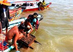 Sungai Musi Kembali Dipenuhi Pemburu Barang Berharga
