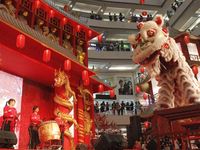 Jelang Imlek Barongsai Ramaikan Mal
