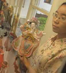 Wayang Potehi Ramaikan Imlek di Surabaya