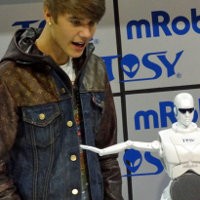 Justin Bieber dan Robot Dansa Vietnam