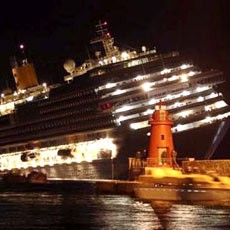  Kapal Pesiar Mewah Tabrak Karang, 6 Orang Tewas