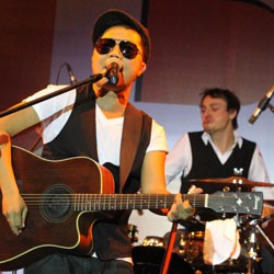 Sandhy Sondoro Ingin Duet Bareng Titiek Puspa