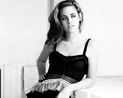 Kristen Stewart Wajah Baru Parfum Balenciaga