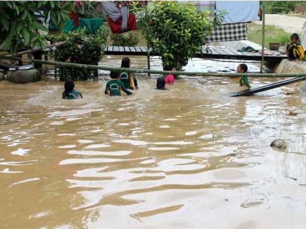 Banjir Rendam Desa Santan Tengah Kukar