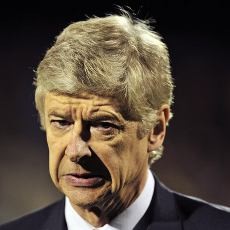 Wenger Masih Mencari Bek Sayap