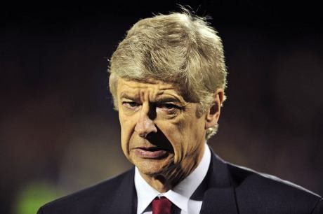 Wenger Masih Mencari Bek Sayap