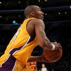 Kobe 40 Poin Lagi, Lakers Atasi Cavs