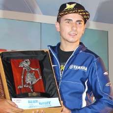 Peluk Cium & Suvenir Arjuna untuk Lorenzo