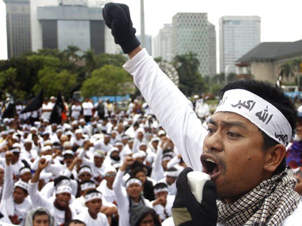 Massa Desak Israel Hengkang dari Palestina