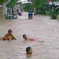 Hujan Tiap Sore, Kawasan Pakal Banjir Selutut