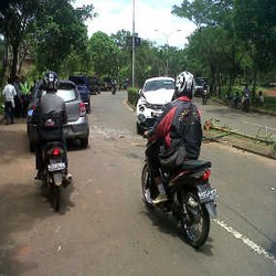 Pengemudi Ngantuk, Nissan Juke Hantam Carry Pick up di Bintaro