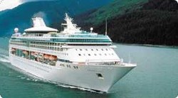 Kapal Pesiar Legend of The Seas Bersandar di Bali