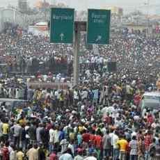 Nigeria Pangkas Harga BBM 30%