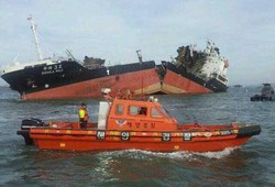 Ledakan Kapal Tanker Korsel Dipicu oleh Uap Bahan Bakar