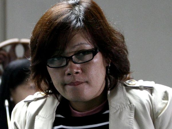 Rosa Buka-bukaan di Depan Nazaruddin