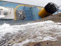Melihat Bangkai Kapal Costa Concordia