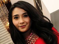 Senyum Manis Ryana Dea