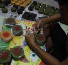 Pengrajin Kue Keranjang Kebanjiran Order Hangatkan Imlek