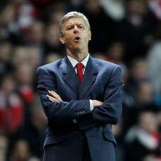 Wenger Salahkan Bek dan Wasit