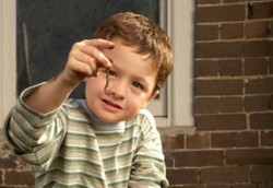 Menelan Cacing Bisa Mengobati Sakit Paru-paru?