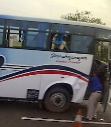 Kecelakaan Bus Karyawan di Cibitung, Sopir Dievakuasi
