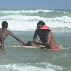 Mengenaskan! Pria Muda Tewas Diserang Hiu Saat Berenang di Pantai