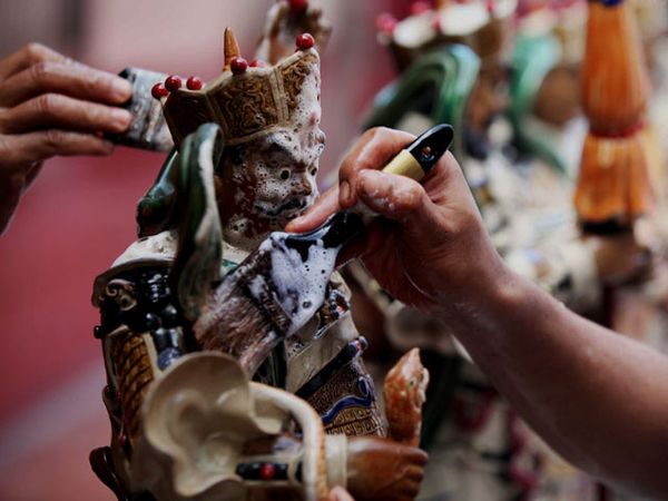 Memandikan Dewa-dewi Sambut Imlek