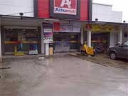 Mobil Rusak Akibat Pengecoran Lahan Parkir Alfamidi Putri Tunggal