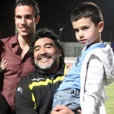 Arsenal Incar Anak Van Persie