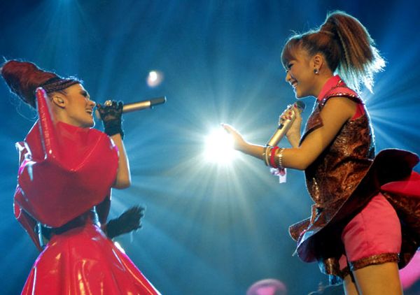 Ayu Ting Ting Duet Bareng Mulan Jameela