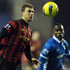 Tekuk Wigan, City Jauhi MU