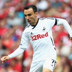 Gelandang Swansea Lebih Hebat daripada Xavi