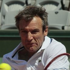 Petenis Legendaris Swedia Terjatuh di Apartemennya