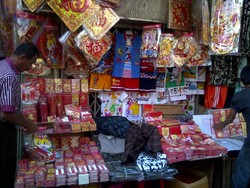 Belanja Imlek, Ayo ke Pasar Petak 9!