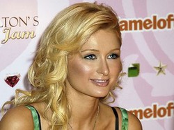 Paris Hilton Gaet LMFAO Untuk Album Baru