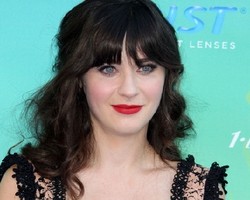 Diludahi Teman Sekolah, Zooey Deschanel Nangis Tiap Hari
