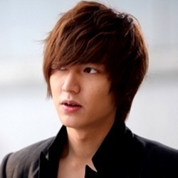 Sibuk Syuting, Lee Min Ho Terlambat Lulus Kuliah