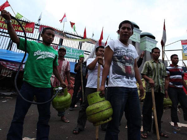 Petani Bawa Bom Tabung Gas, Polisi Kalah