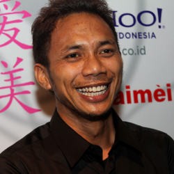 Sst..Norman Kamaru Suka Pakai Daster & Main Boneka