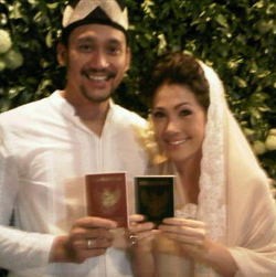 Mieke Amalia Hamil 7 Bulan