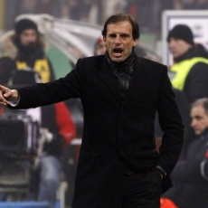 Allegri Janjikan Kebangkitan Milan